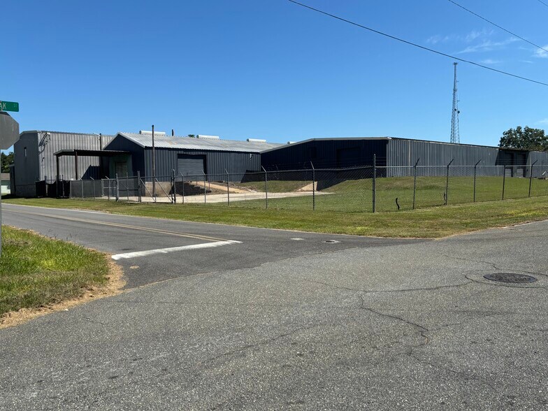 More Photos Of 1811 Florida Ave, Quincy Warehouse For Lease