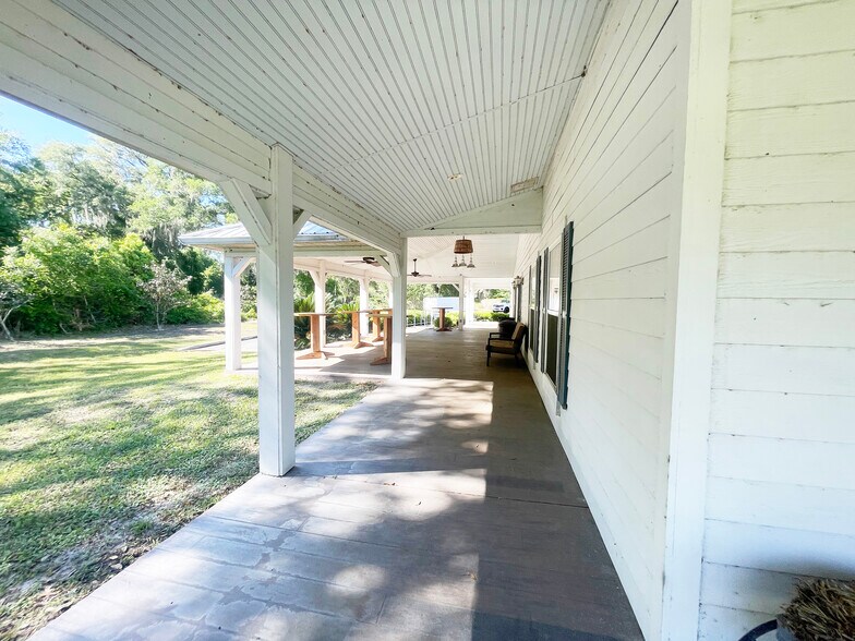 More Photos Of 21848 S County Road 325, Hawthorne Restaurant For Sale