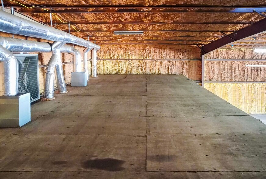 More Photos Of 15503 TX-110, Whitehouse Warehouse For Lease