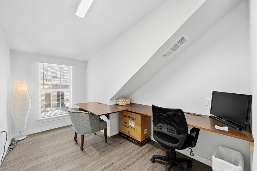 More Photos Of 1716 San Antonio St, Austin Loft Creative Space For Sale