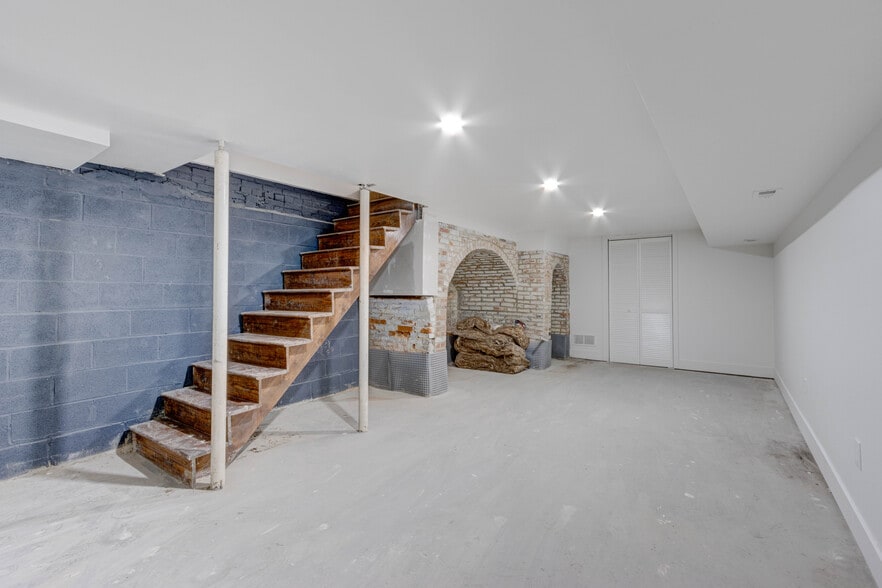 More Photos Of 833 N Howard St, Baltimore Storefront Retail Office For Lease