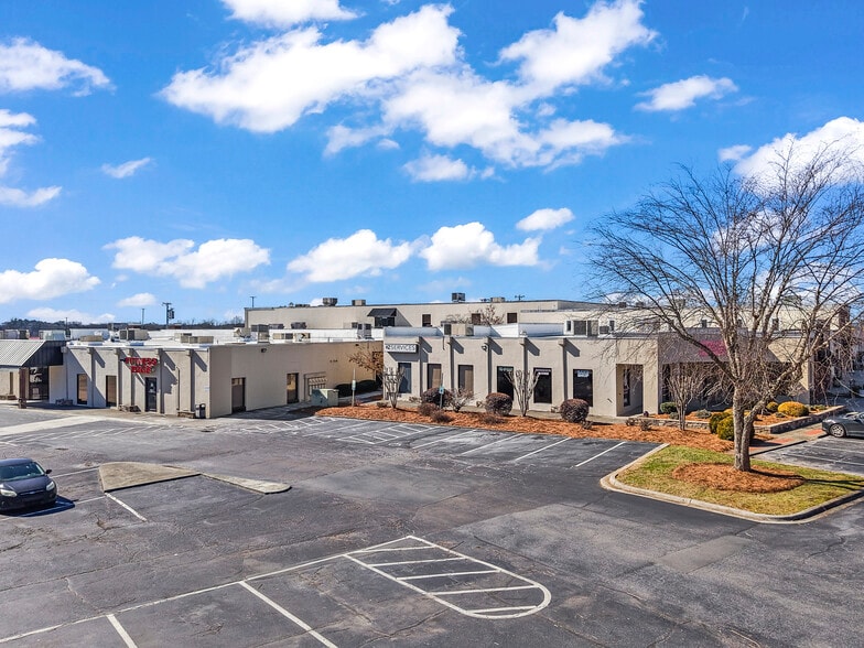 More Photos Of 6000 Meadow Brook Mall Ct, Clemmons Storefront Retail Office For Lease