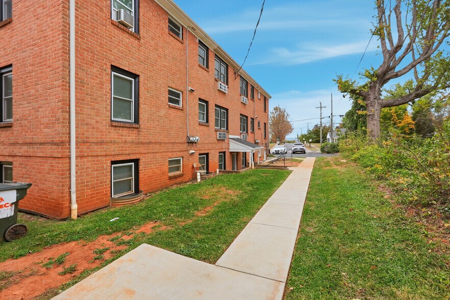 More Photos Of 1200 Liggates Rd, Lynchburg Apartments For Sale