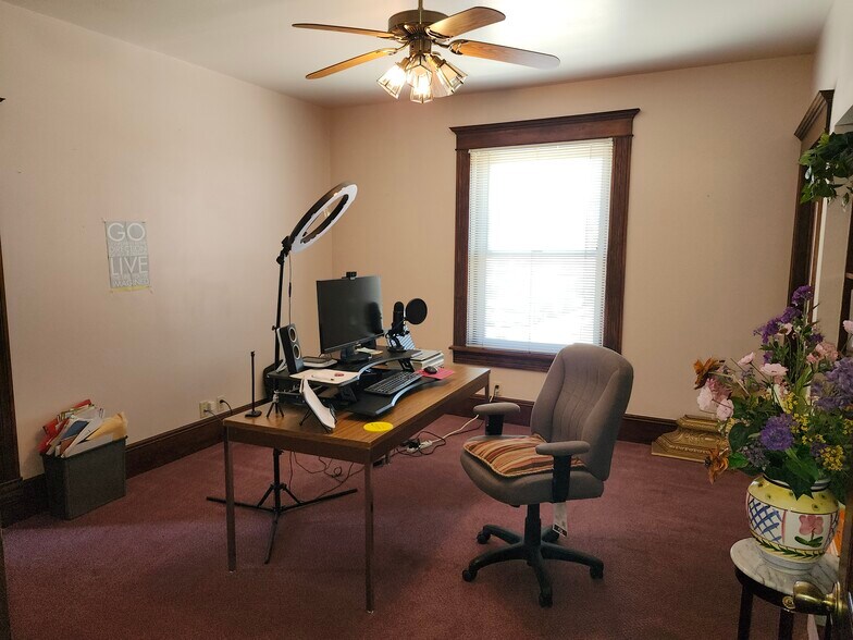 More Photos Of 814 Wyoming Ave, El Paso Office For Sale