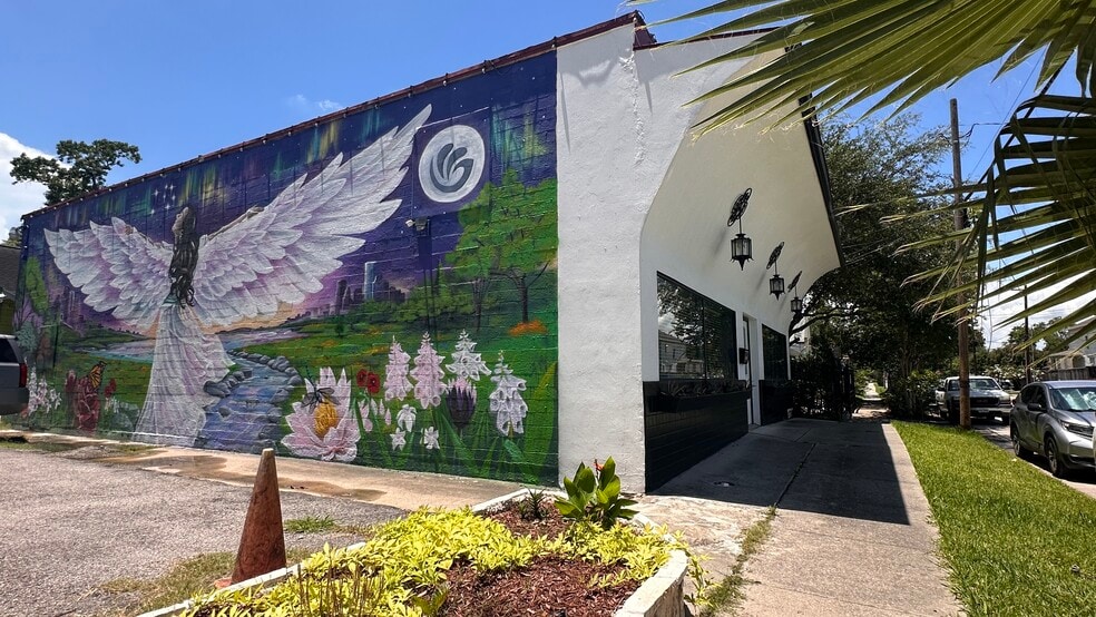 More Photos Of 508 Pecore St, Houston Freestanding For Lease
