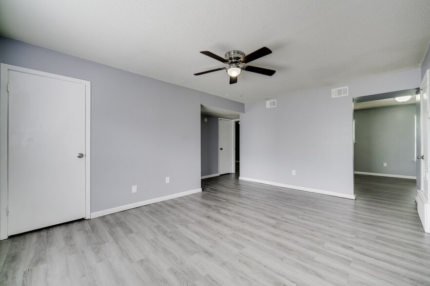 More Photos Of 1906 W Matthews Ave, Jonesboro Apartments For Sale