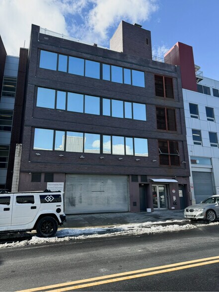 More Photos Of 5414 74th St, Elmhurst Office For Lease