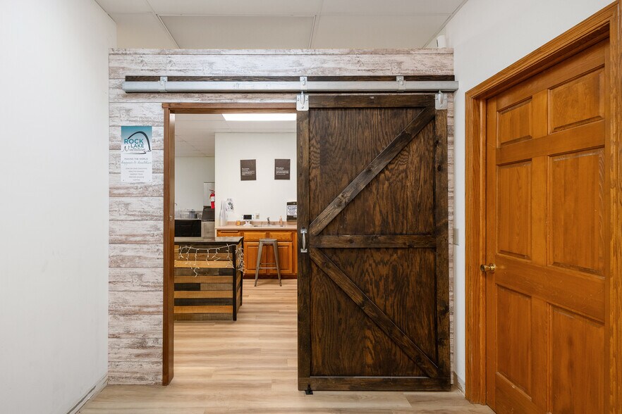 More Photos Of 316 N Main St, Lake Mills Office For Sale