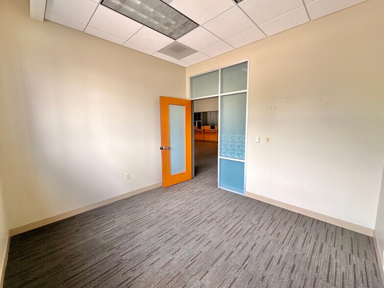 More Photos Of 5431 Bissonnet St, Houston Bank For Lease