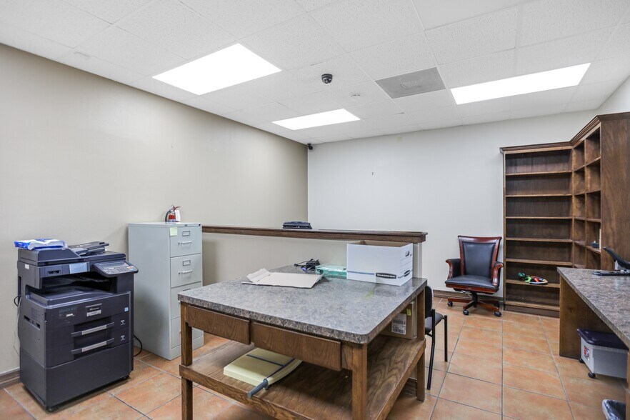 More Photos Of 802 E Expressway 83, La Joya General Retail For Sale