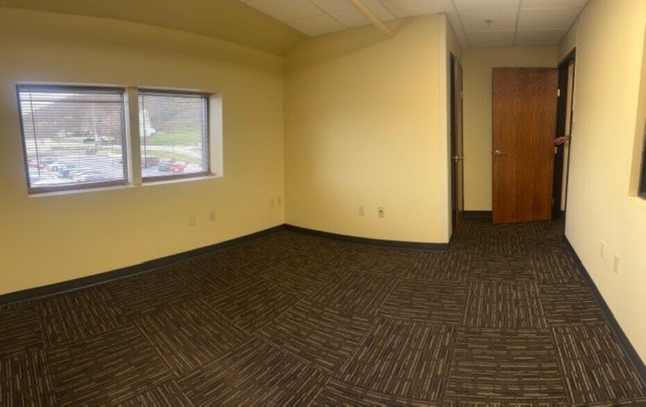 More Photos Of 225 Terrace Ave, Huntington Office For Lease