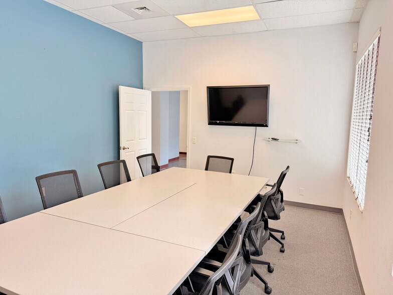 More Photos Of 2529 Commerce Pky, North Port Warehouse For Lease