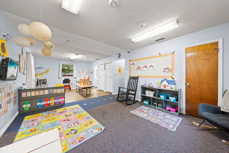 More Photos Of 102 S Highland St, Bushnell Daycare Center For Sale