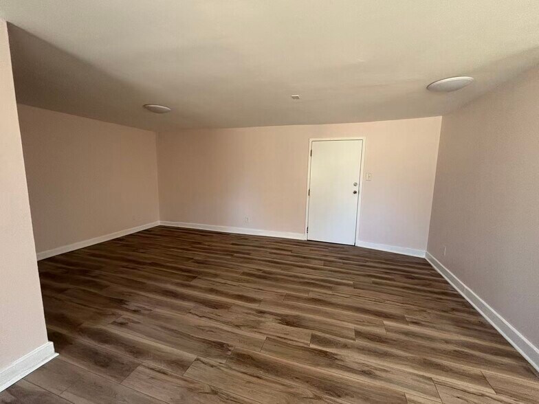 More Photos Of 2017 Beatties Ford Rd, Charlotte Storefront Retail Office For Lease