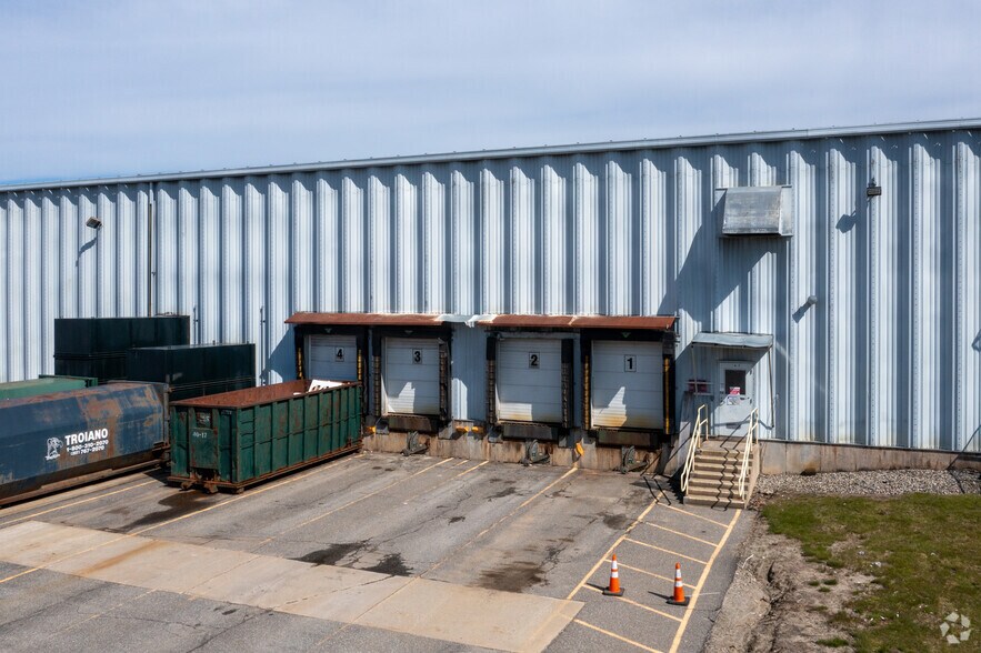 More Photos Of 43 Bibber Pky, Brunswick Manufacturing For Lease