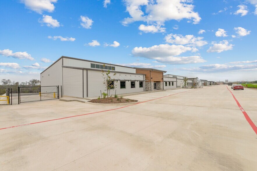 More Photos Of 10042 FM 1976, Universal City Unknown For Lease