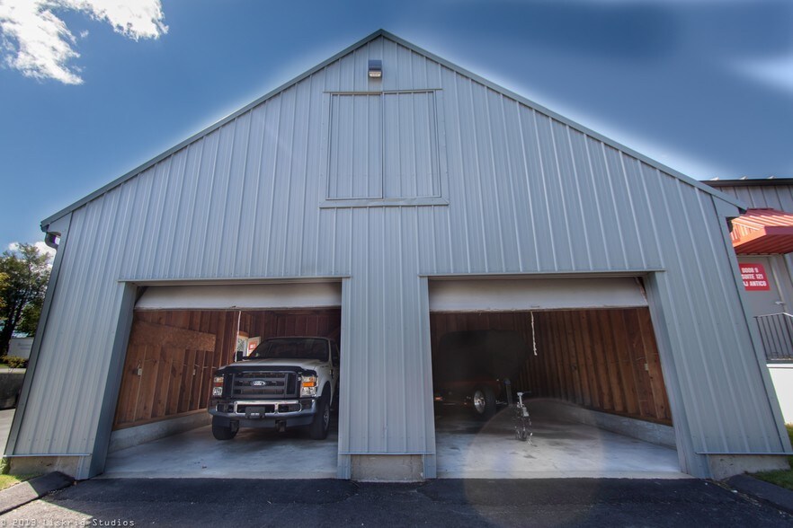 More Photos Of 289 Elm St, Marlborough Warehouse For Lease