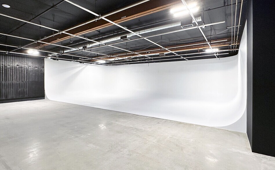 More Photos Of 1101-1117 W Isabel St, Burbank Loft Creative Space For Sale