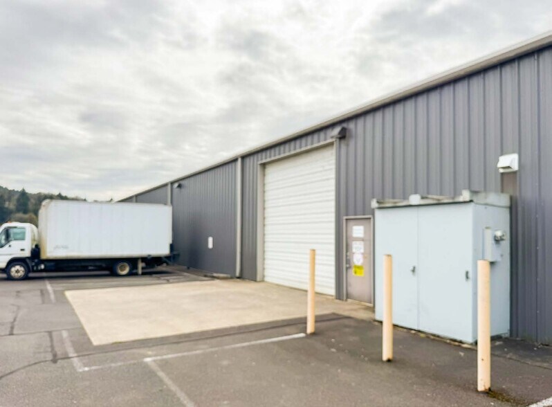 More Photos Of 960 SE Monmouth Cut OFF Rd, Dallas Warehouse For Sale