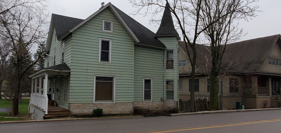 More Photos Of 121 N Main St, Algonquin Apartments For Sale