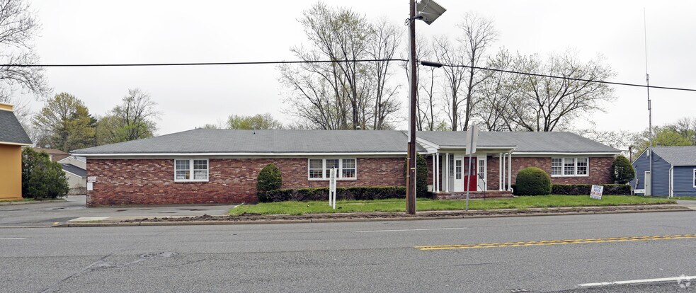 More Photos Of 676 Amboy Ave, Woodbridge Medical For Lease