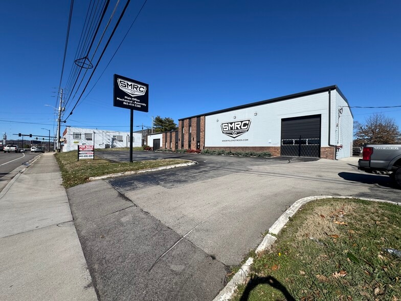 More Photos Of 300 Winona St, Knoxville Distribution For Lease