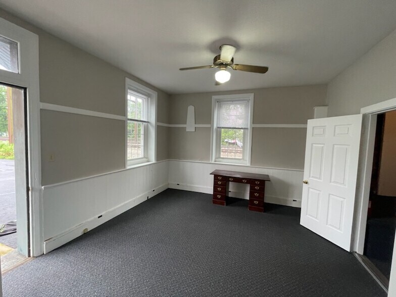 More Photos Of 249 Railroad Ave, Bird In Hand Self Storage For Lease