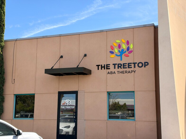 More Photos Of 1500 Renaissance Blvd NE, Albuquerque Flex For Sale