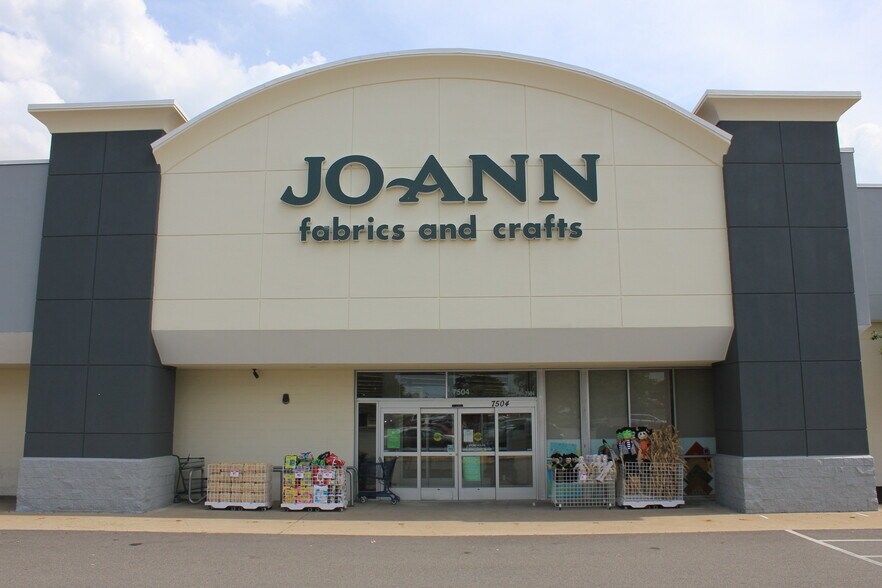 More Photos Of 7504-7598 W Broad St, Richmond Unknown For Lease