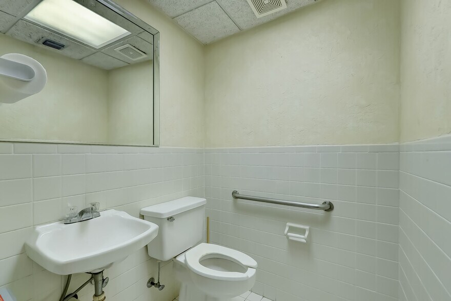 More Photos Of 3425 Galt Ocean Dr, Fort Lauderdale Storefront Retail Office For Lease