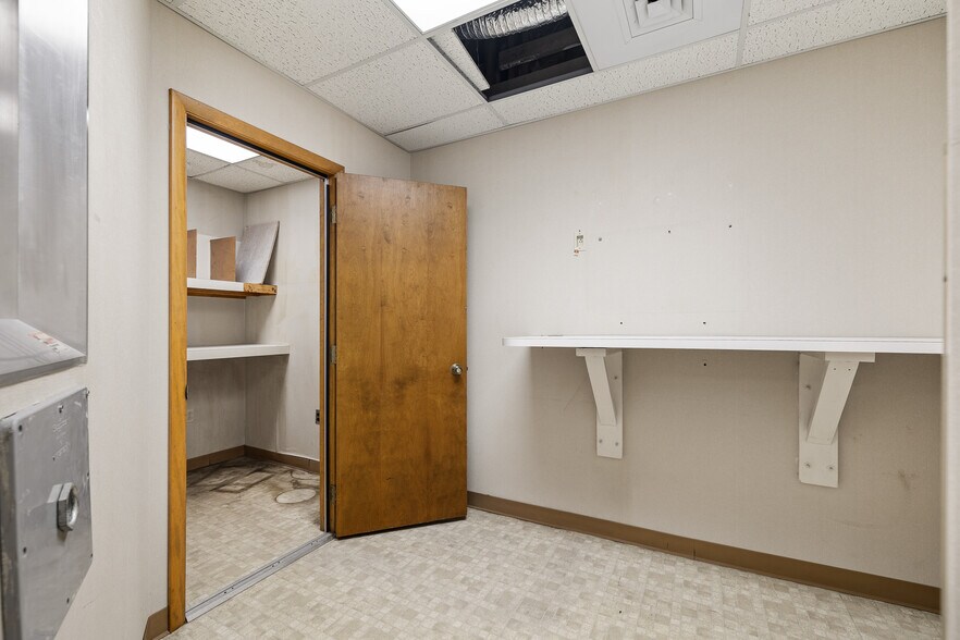 More Photos Of 2050 W Fourth St, Mansfield Medical For Lease
