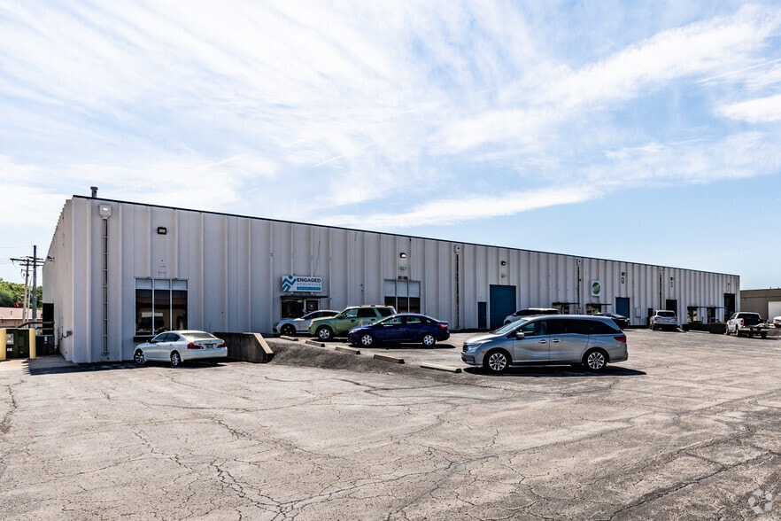 More Photos Of 301-309 NW Business Park Ln, Riverside Warehouse For Lease