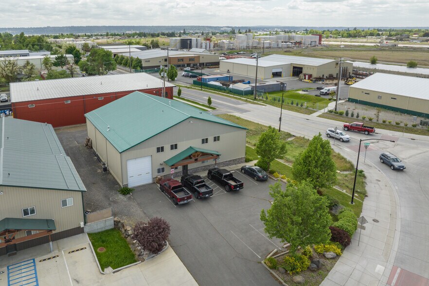 More Photos Of 3606 E Wellesley Ave, Spokane Service For Lease