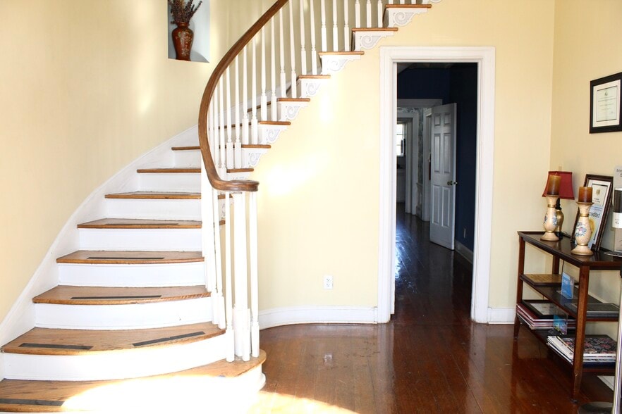 More Photos Of 2005 N Country Club Dr, Montgomery Schools For Sale