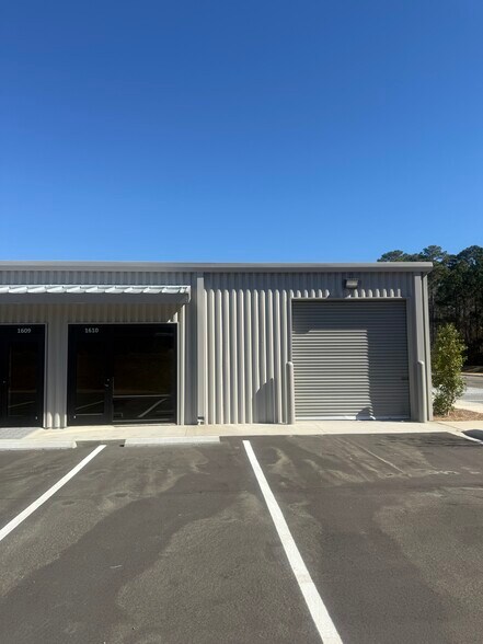 More Photos Of 11 Buckhead Bay Rd, Bluffton Flex For Lease