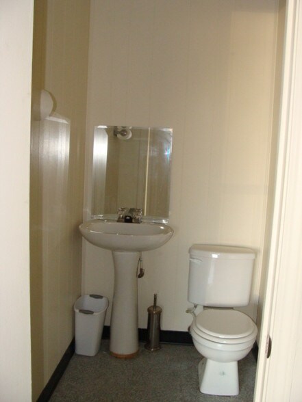 More Photos Of 710 E IH 30, Garland Freestanding For Lease