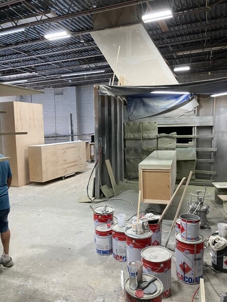 More Photos Of 958 Church St, Baldwin Warehouse For Lease