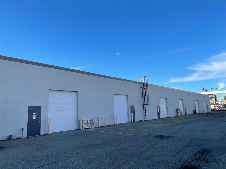 More Photos Of 11703-11725 170 St NW, Edmonton Warehouse For Lease