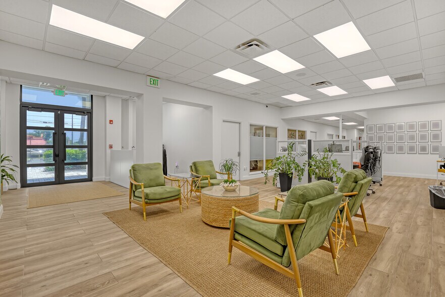 More Photos Of 2701 W Okeechobee Blvd, West Palm Beach Office For Sale