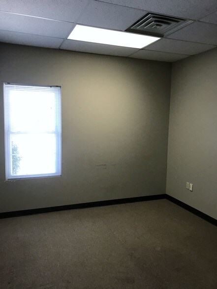 More Photos Of 450 S Church St, Fincastle Medical For Lease