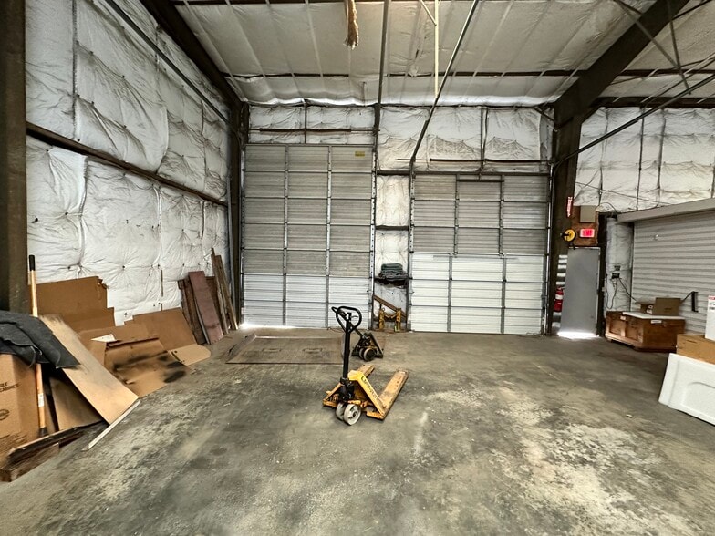 More Photos Of 600 N Long St, Salisbury Warehouse For Lease