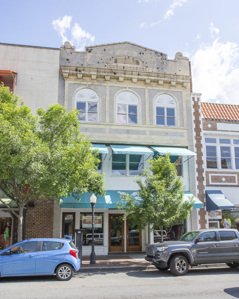 Primary Photo Of 18 E Broughton St, Savannah Storefront Retail Office For Lease