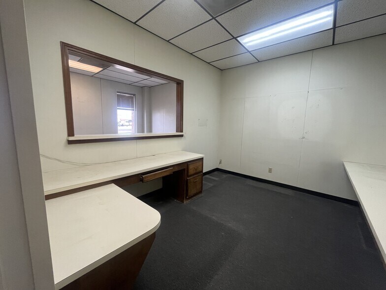 More Photos Of 1012 E Waylon Jennings Blvd, Littlefield Industrial For Sale