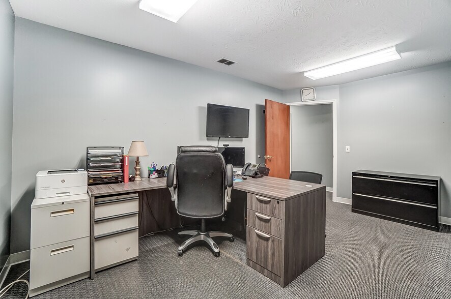 More Photos Of 146 N Breiel Blvd, Middletown Medical For Sale