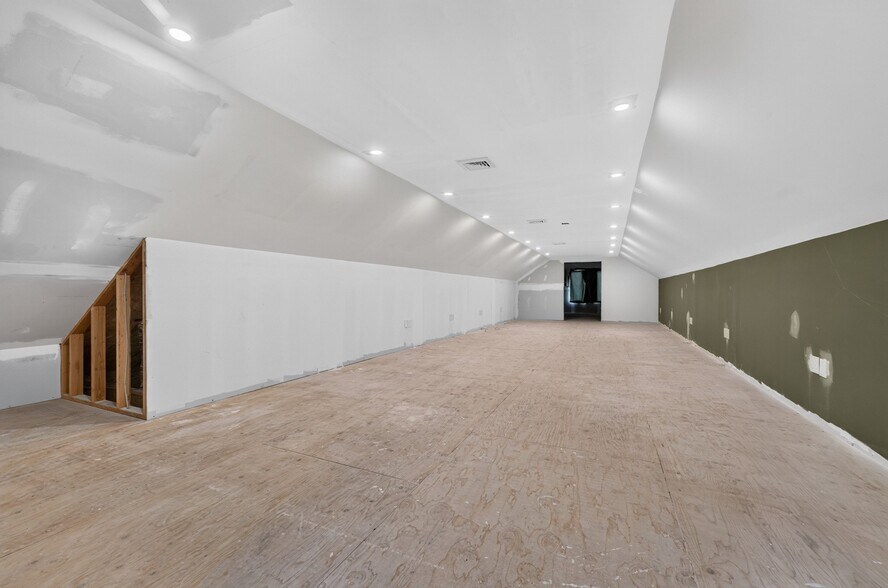 More Photos Of 1523 Parkway Ave, Ewing Showroom For Lease