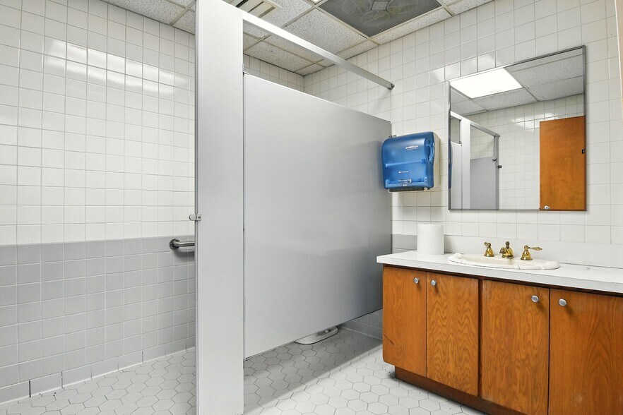 More Photos Of 2931 N Center St, Hickory Carwash For Sale