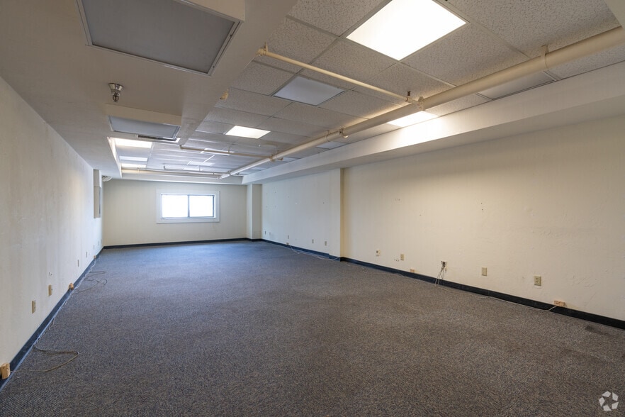 More Photos Of 1352 Lighthouse Ave, Pacific Grove Office For Lease