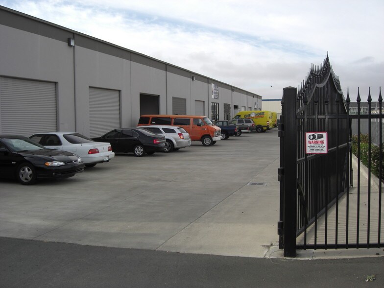 More Photos Of 631 Railroad Ave, Fairfield Manufacturing For Lease