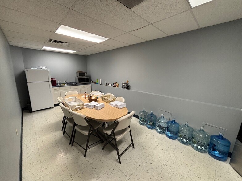 More Photos Of 1654 King St, Enfield Office For Lease