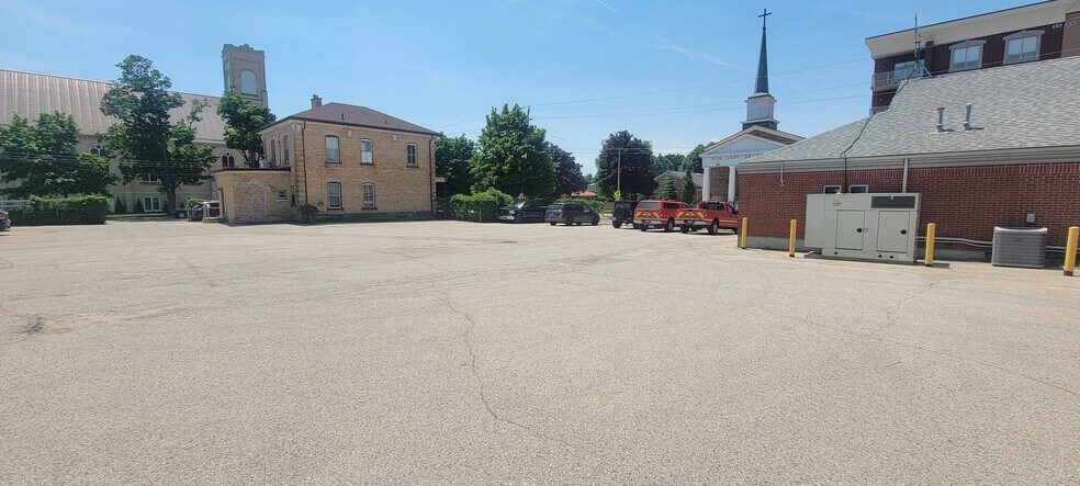 More Photos Of 18 Sydenham St E, Aylmer Office For Lease